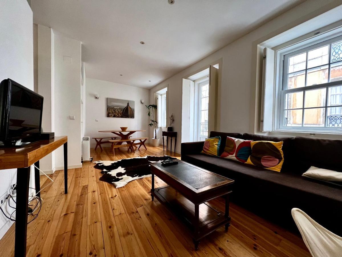 Bright And Sunny Apartment *